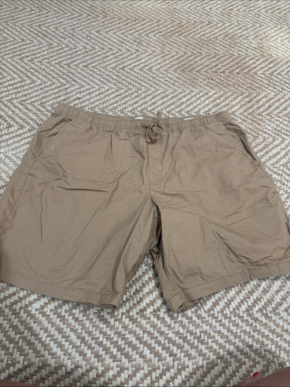 GAP Men's Drawstring Athletic Shorts in Tan